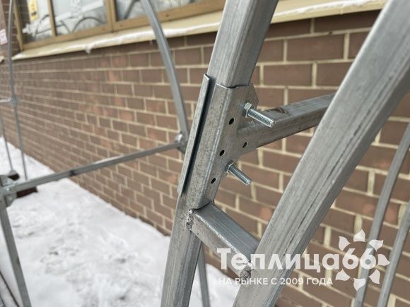 Теплица Рада Лавина Люкс из поликарбоната шириной 3 метра (шаг 0,65м)